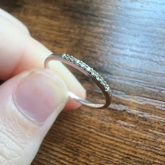 10k White Gold Diamond pave ring. - Picture 7 of 9